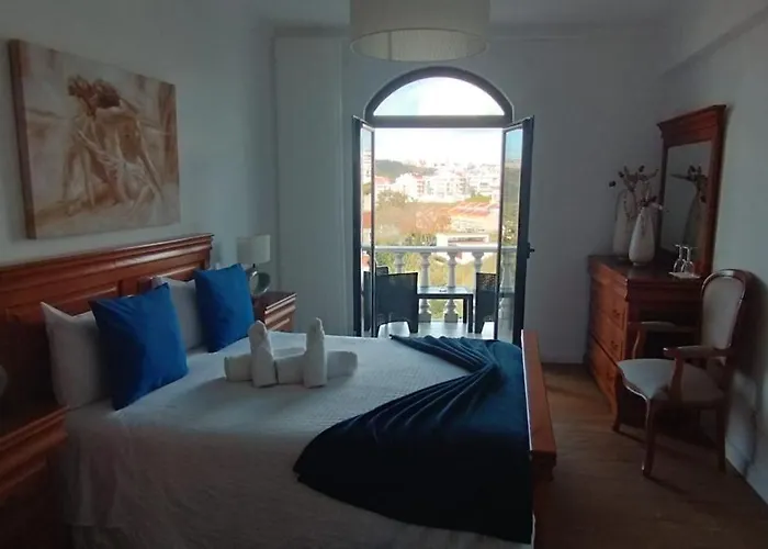 Проживание в семье Manelmar *